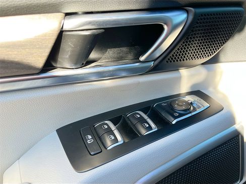 Used 2022 Kia Telluride EX w/ EX Premium Package image 18