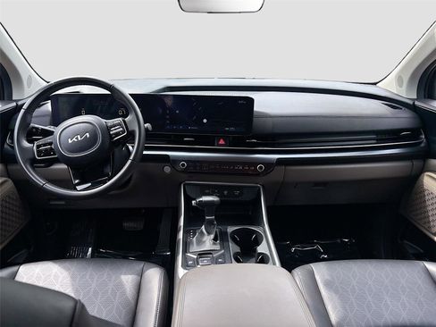 Used 2025 Kia Carnival FWD image 26