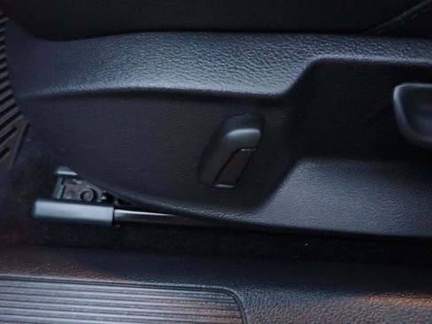 Used 2019 Volkswagen Golf SE w/ Driver Assistance Package image 23