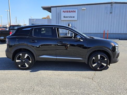 New 2026 Nissan Kicks SR image 13