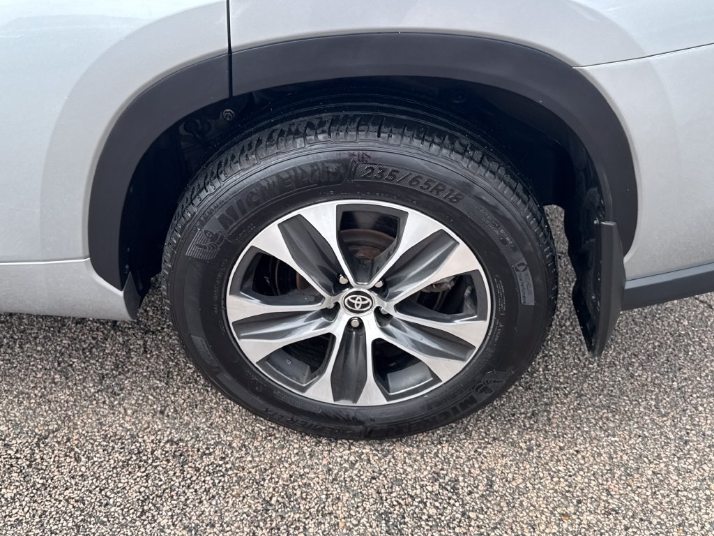 Used 2025 Toyota Highlander XLE AWD/4WD image 43