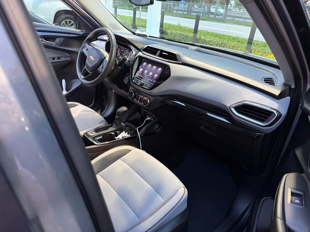 Used 2021 Chevrolet TrailBlazer LT w/ Convenience Package FWD image 6