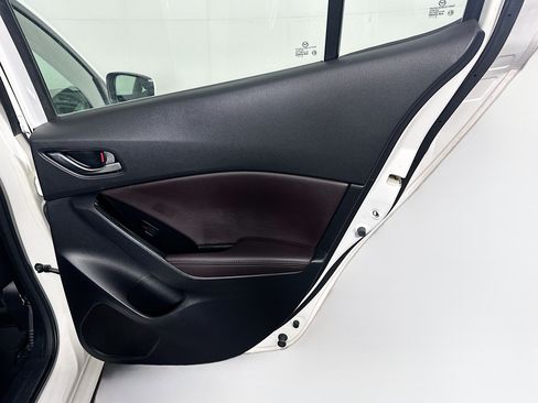 Used 2018 MAZDA MAZDA3 Touring FWD image 32