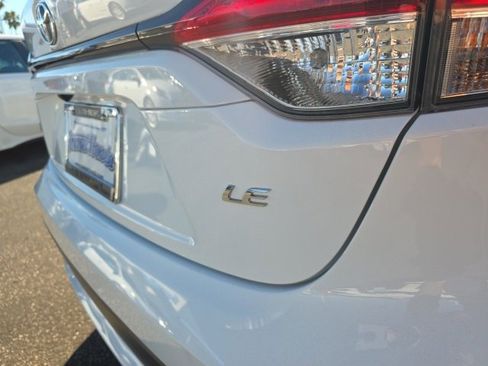Used 2021 Toyota Corolla LE image 12