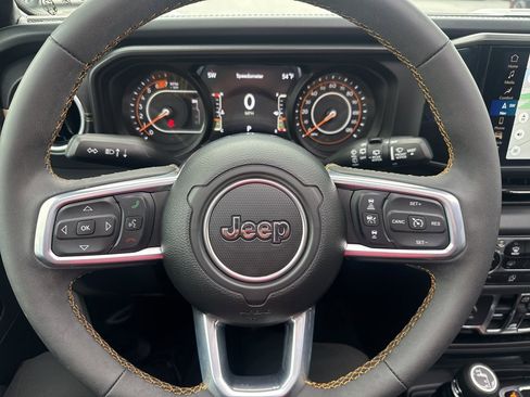 Certified 2024 Jeep Wrangler Sahara w/ Technology Group image 22