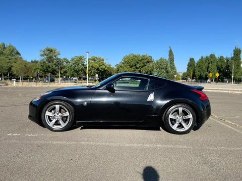 Used 2009 Nissan 370Z Coupe RWD image 9