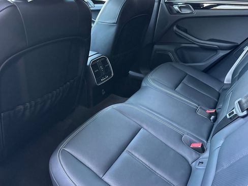 Certified 2023 Porsche Macan S AWD/4WD image 13