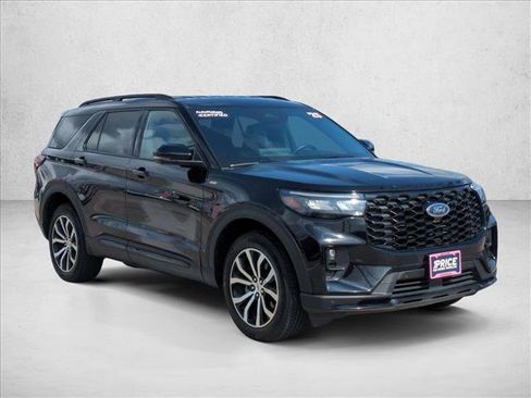 Used 2025 Ford Explorer ST-Line image 3