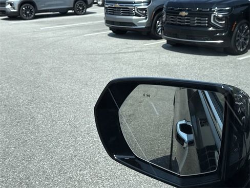 New 2025 Chevrolet Suburban Premier image 19