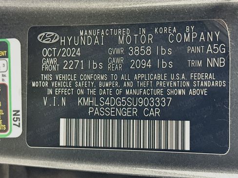 Used 2025 Hyundai Elantra SEL FWD image 12