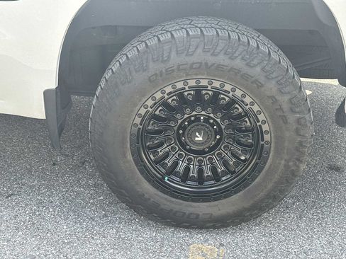 Used 2023 Chevrolet Silverado 1500 LT RWD image 12