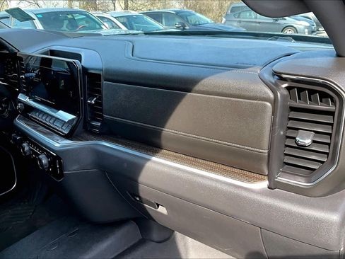 Used 2022 Chevrolet Silverado 1500 LT image 17