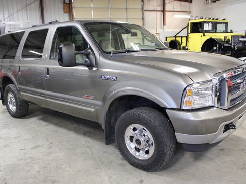 Used 2004 Ford Excursion Limited image 8