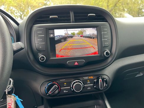 Used 2025 Kia Soul LX w/ LX Technology Package image 17