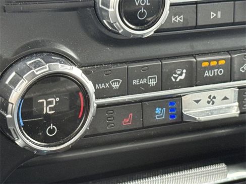 Used 2021 Ford F150 Lariat w/ Max Trailer Tow Package image 21