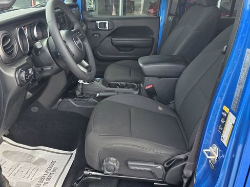 Used 2023 Jeep Gladiator Sport AWD/4WD image 14