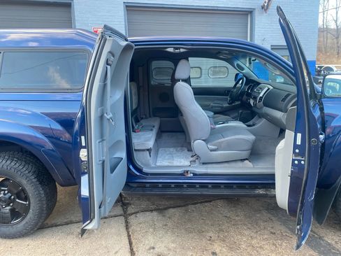 Used 2006 Toyota Tacoma 4x4 Access Cab V6 image 2