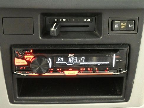 Used 2000 Toyota Sienna LE image 7