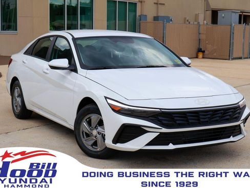 New 2026 Hyundai Elantra SE FWD image 1
