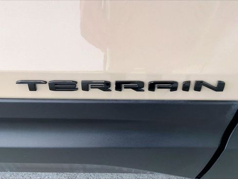 Used 2023 GMC Terrain SLE w/ Driver Convenience Package image 31