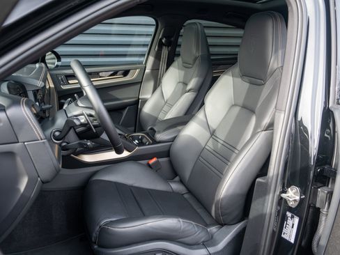 Certified 2025 Porsche Cayenne S image 5