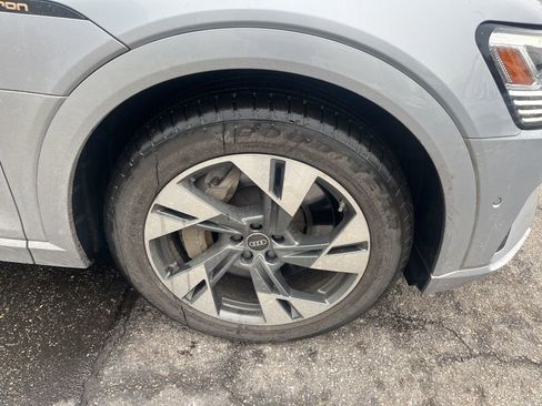 Used 2022 Audi e-tron Premium image 6