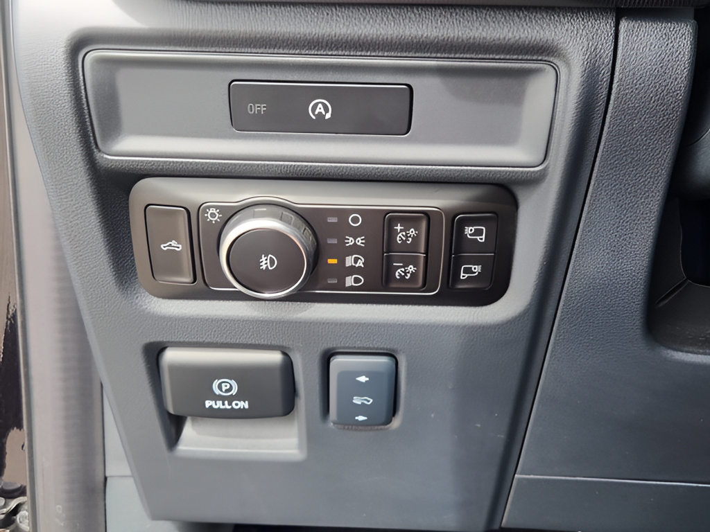 Used 2025 Ford F150 Lariat AWD/4WD image 22