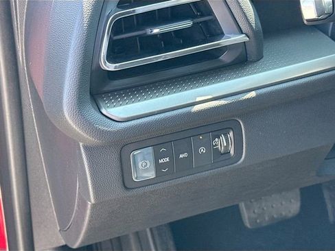 New 2025 Chevrolet Traverse LT w/ Enhanced Driving Package image 10