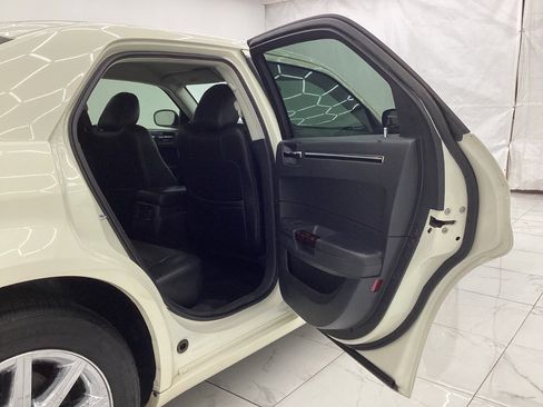 Used 2009 Chrysler 300 C image 22