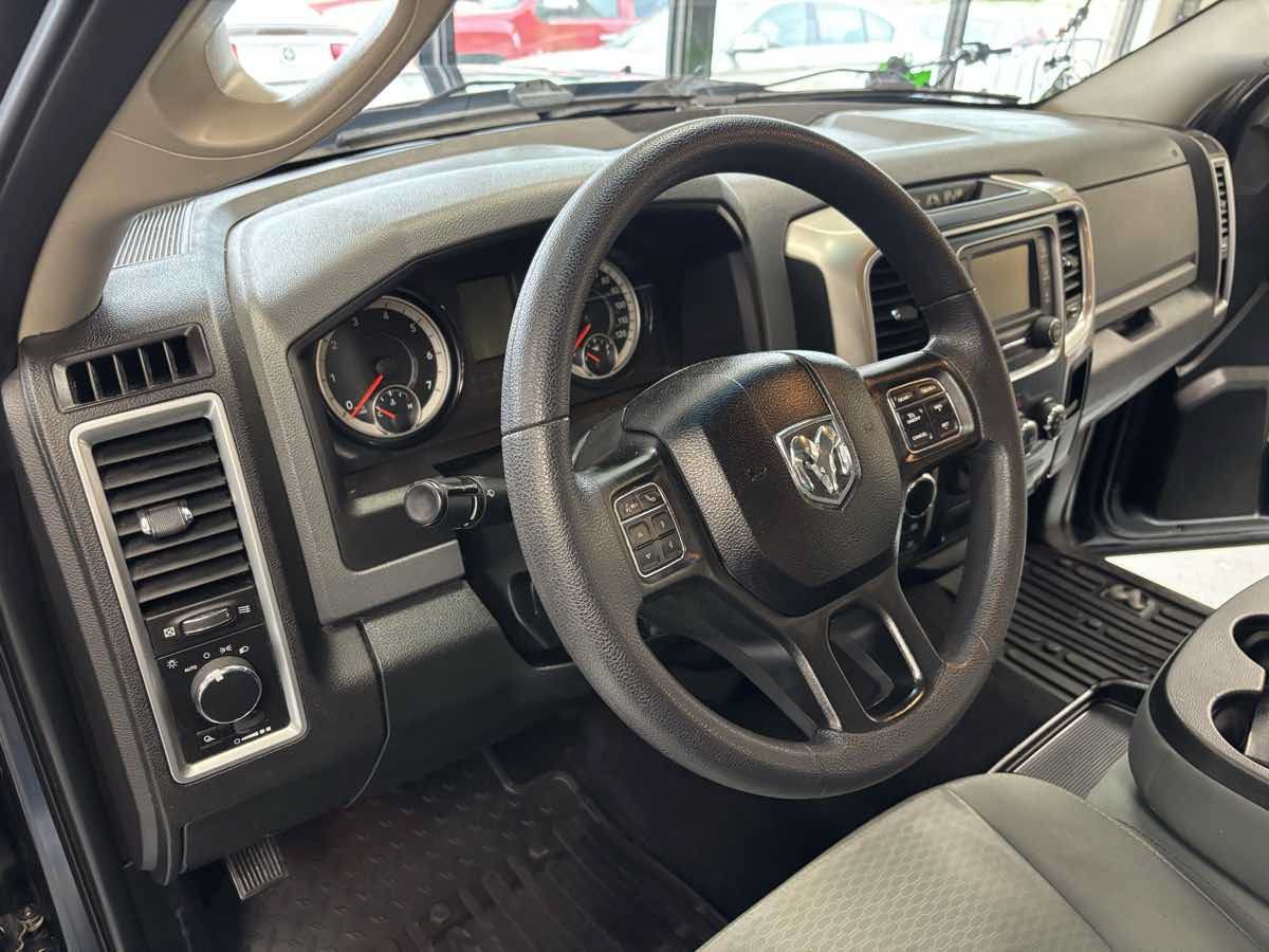 Used 2018 RAM 1500 Classic SLT AWD/4WD image 15