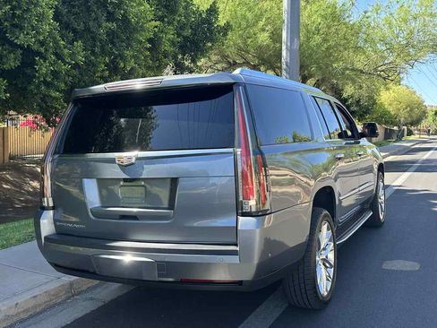 Used 2019 Cadillac Escalade ESV Luxury AWD/4WD image 8