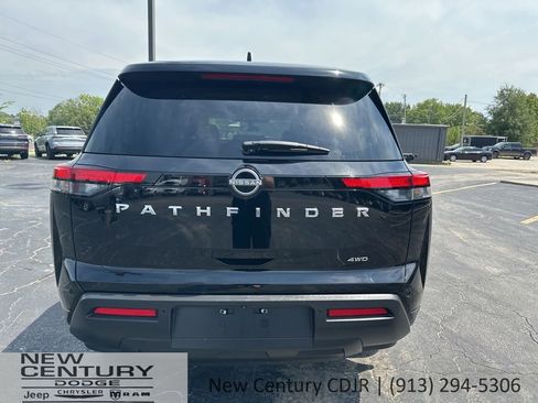 Used 2023 Nissan Pathfinder S image 4