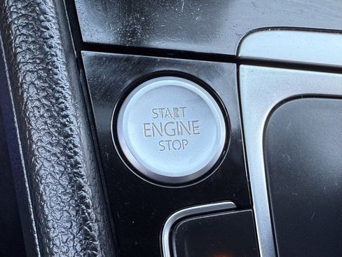 Used 2015 Volkswagen Golf R 4-Door image 24