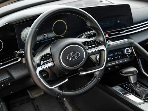 Used 2023 Hyundai Elantra Limited FWD image 15