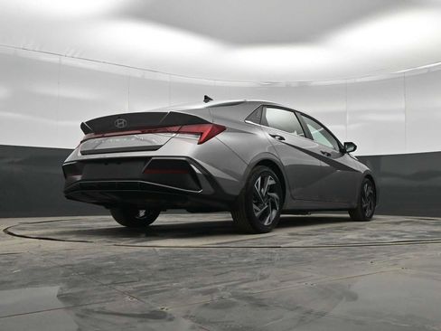 Used 2025 Hyundai Elantra SEL image 36