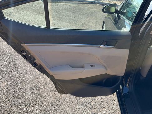 Used 2019 Hyundai Elantra SE FWD image 14