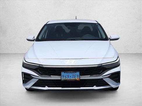 Used 2025 Hyundai Elantra Hybrid FWD image 2