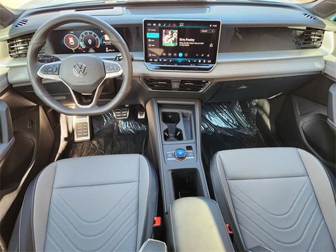 New 2026 Volkswagen Tiguan SE R-Line image 24
