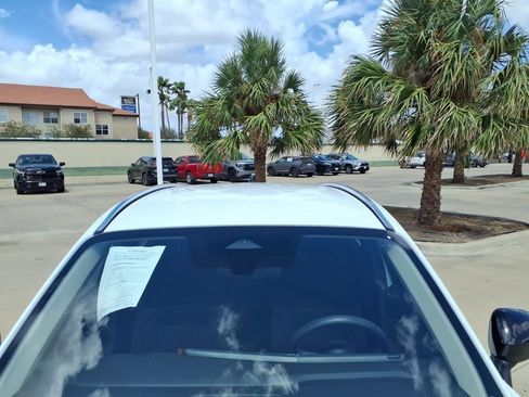 Used 2026 Nissan Kicks SV FWD image 8