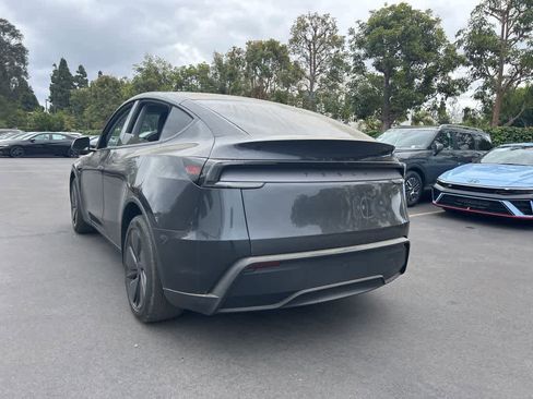 Used 2026 Tesla Model Y 2WD image 4