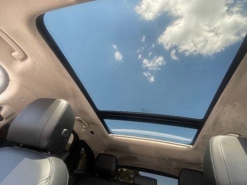 Used 2019 Jaguar F-PACE AWD/4WD image 30