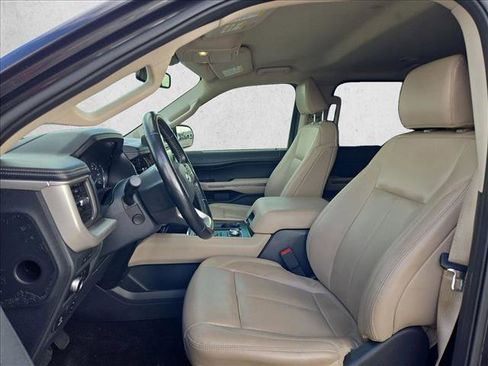 Used 2022 Ford Expedition Max XLT image 16