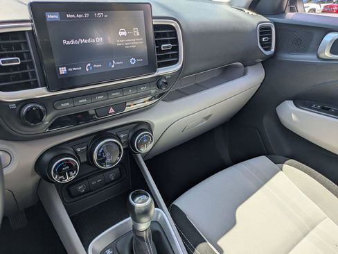 Used 2025 Hyundai Venue SEL FWD image 20