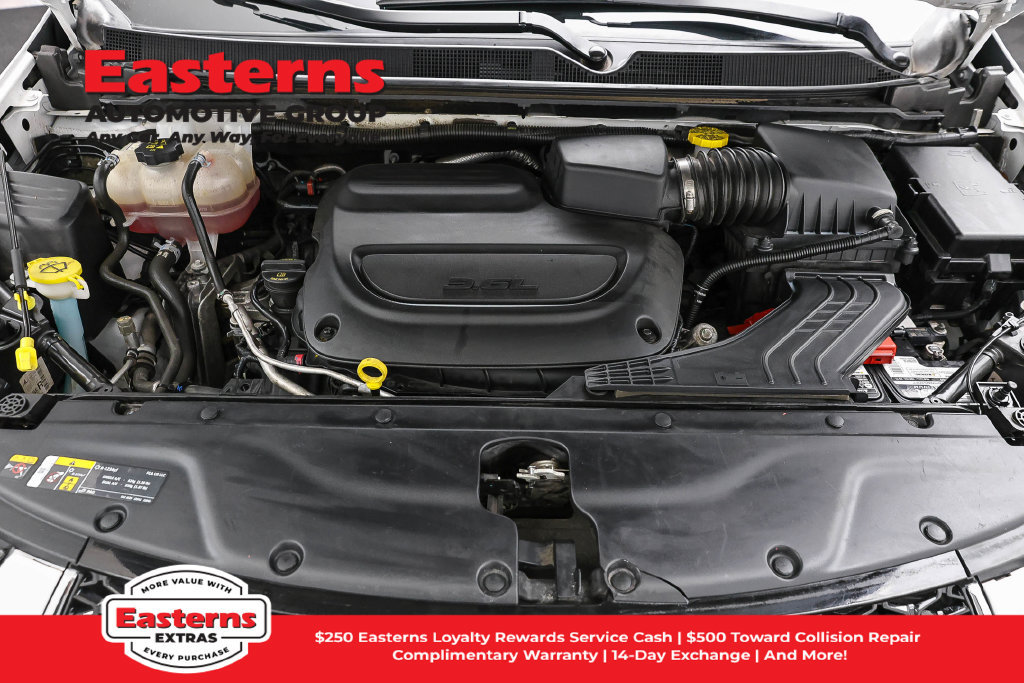 Used 2023 Chrysler Pacifica Touring-L FWD image 8