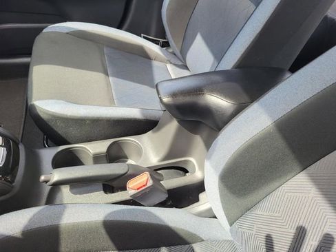 Used 2025 Nissan Versa SV image 12