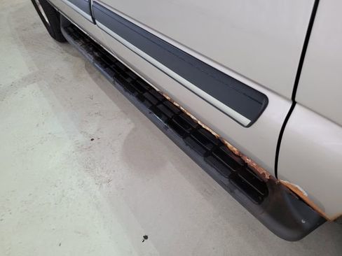 Used 2005 Chevrolet Suburban LS w/ Preferred Equipment Group image 19