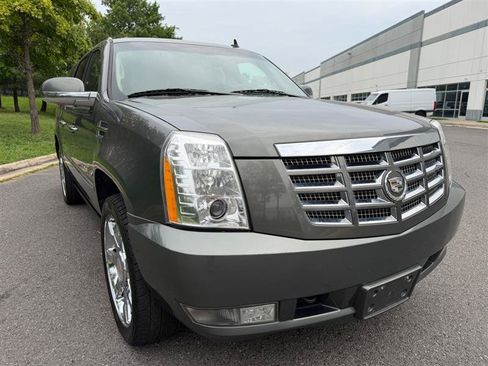 Used 2011 Cadillac Escalade ESV Premium AWD/4WD image 16