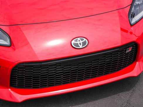 Used 2023 Toyota GR86 Premium RWD image 3