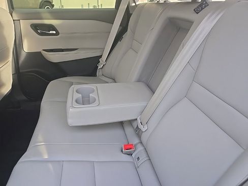 Used 2025 Nissan Rogue SL image 26