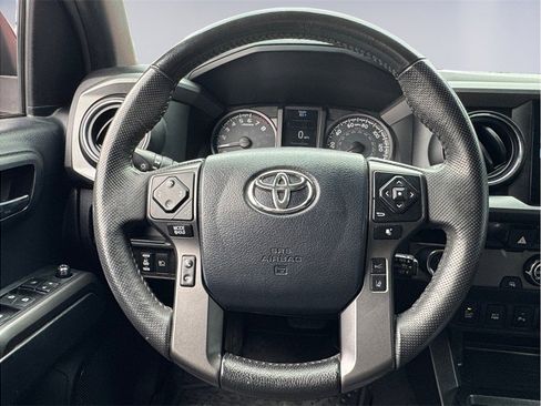 Used 2018 Toyota Tacoma TRD Sport w/ Technology Package RWD image 12